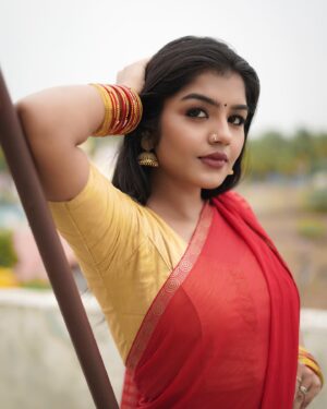Suveta Shrimpton Instagram - Making waves wherever I go 🌊🤗
.
.
.
.
.
.
#photoshoot #sareelove #instagood #instadaily #photooftheday #trending #suvetashrimpton #suvetashrimpton❤️❤️❤️
