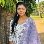Suveta Shrimpton Instagram - Lavender skies n peaceful vibes ✌️ s #beingilamathi 🌙 #poovathalaiya @suntv #newpost #trend #suntvserial #instadaily #postoftheday #instadaily #instamood #suveta #suvetashrimpton #ilamathi