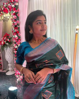 Suveta Shrimpton Instagram - In a world full of trends, I’ll stick to my saree story’s 🥻

.
.
#adshoot #sareelove #shooting #sunnydays☀️ #posingforthecamera #suvetashrimpton❤️❤️❤️