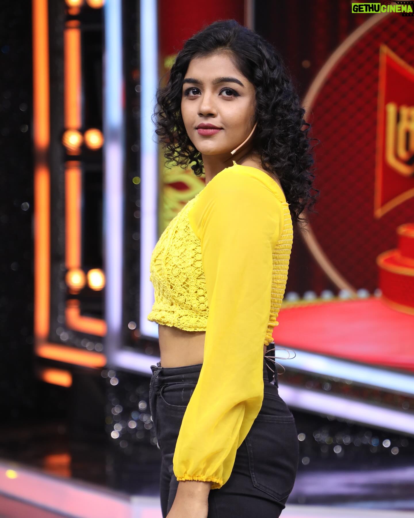 Suveta Shrimpton - 3K Likes - Feeling like yellow jello š
Ranjithame show š„
.
.
#suntvserialactress #showtine #ranjithame #poovathalayaonsuntv #ilamathi #suveta #suvetashrimptonā¤ļøā¤ļøā¤ļø