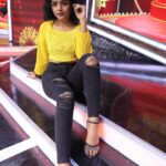 Suveta Shrimpton Instagram - Feeling like yellow jello 💛 Ranjithame show 🎥 . . #suntvserialactress #showtine #ranjithame #poovathalayaonsuntv #ilamathi #suveta #suvetashrimpton❤️❤️❤️