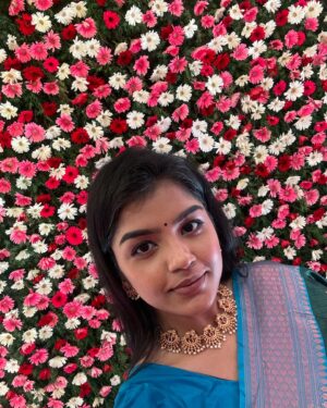Suveta Shrimpton Instagram - In a world full of trends, I’ll stick to my saree story’s 🥻

.
.
#adshoot #sareelove #shooting #sunnydays☀️ #posingforthecamera #suvetashrimpton❤️❤️❤️