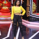 Suveta Shrimpton Instagram - Feeling like yellow jello 💛 Ranjithame show 🎥 . . #suntvserialactress #showtine #ranjithame #poovathalayaonsuntv #ilamathi #suveta #suvetashrimpton❤️❤️❤️