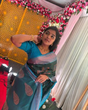 Suveta Shrimpton Instagram - In a world full of trends, I’ll stick to my saree story’s 🥻

.
.
#adshoot #sareelove #shooting #sunnydays☀️ #posingforthecamera #suvetashrimpton❤️❤️❤️