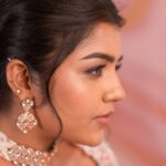 Suveta Shrimpton Instagram - Radiance at its best✨ #Airbrushmakeup Contact us on 91 9361109533 for bridal bookings & enquiries Makeup & styling @sandy_de_stylist_ Photography @sathyaphotography3 Wardrobe @diademstore.in Hairstyle @_stylenart_ Jewellery @fineshinejewels Draping @manisareedrapist1 Muse @suvetashrimpton #Airbrushmakeup #glowmakeup #glossymakeup #dewymakeup #skinlikemakeup #bridalinspiration #bridalinspo #bridalgowns #bridalgoals #chennaimua #chennaimakeupartist #chennaibridalmakeupartist #chennaimua #chennaibrides #bridslinspiration #subtlemakeup #weddinglehanga #bridallehanga