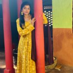 Suveta Shrimpton Instagram - #beingilamathi 🌙 #poovathalaiya @suntv #newpost #trend #suntvserial #instadaily #postoftheday #instadaily #instamood #suveta #suvetashrimpton