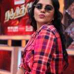 Suveta Shrimpton Instagram - Ranjithame 😎 Sunday 1pm . . #suntvshows #suntvserialactress #showtime #localround #coolers #lungistyle #ilamathi #poovathalayaonsuntv #poovathalaiya #suveta #suvetashrimpton❤️❤️❤️
