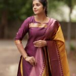 Suveta Shrimpton Instagram – Love always wins❤️
Costumes – @ivalinmabia
Photographer – @camerasenthil
Makeup – @jiyamakeupartistry
Hair – @purpleplusnagu
Shoot Organized by @rrajeshananda
.
.
.
#photoshoot #photooftheday #saree #instsgram #instagood #nomakeuplook #casualstyle #photooftheday #suveta #suvetashrimpton #suveta #suvetashrimpton