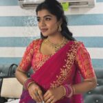 Suveta Shrimpton Instagram – Let’s celebrate 🥳 🎉
🥻 @designed_by_sindhu 
.
.
#pongalcelebration #suntvshow #showtime #halfsareestyle #ilamathi #pongalthiruvizha #poovathalaiyaonsuntv #suveta #suvetashrimpton