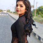 Suveta Shrimpton Instagram - Lost in shadows 🖤 📷 @doodle_phootography Hairdo @sha_cin_makeover . . . #photoshoot #sareelove #instagood #instadaily #photooftheday #trending #suvetashrimpton #suvetashrimpton❤️❤️❤️