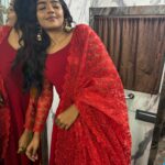 Suveta Shrimpton Instagram - One rose says more than a dozen🌹 . . #beingilamathi 🌙 #poovathalaiya @suntv #newpost #trend #suntvserial #instadaily #postoftheday #instadaily #instamood #suveta #suvetashrimpton