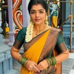 Suveta Shrimpton Instagram - Draped in grace✨ #beingilamathi 🌙 #poovathalaiya @suntv #newpost #trend #suntvserial #instadaily #postoftheday #instadaily #instamood #suveta #suvetashrimpton