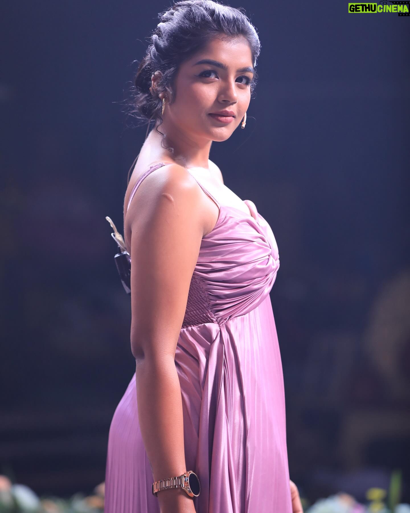 Suveta Shrimpton Instagram - Sunshine mixed with a little hurricane 🌪️ 📷 @s.a_arun_ . . #photoshoot #sareelove #instagood #instadaily #photooftheday #trending #suvetashrimpton #suvetashrimpton❤️❤️❤️
