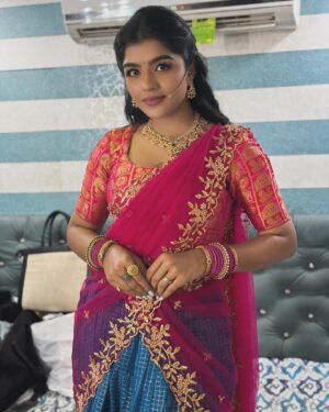 Suveta Shrimpton Instagram - Let’s celebrate 🥳 🎉
🥻 @designed_by_sindhu 
.
.
#pongalcelebration #suntvshow #showtime #halfsareestyle #ilamathi #pongalthiruvizha #poovathalaiyaonsuntv #suveta #suvetashrimpton
