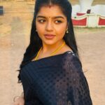 Suveta Shrimpton Instagram - Sleek, chic, and all back ♠️ . . #sareelove #blacklove #ilamathi #poovathalayaonsuntv #sunset #photooftheday #suveta #suvetashrimpton❤️❤️❤️