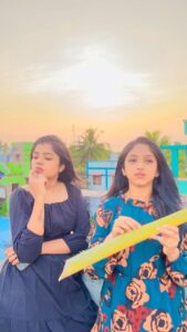 Suveta Shrimpton Instagram - Yenna babe eppadi solite 🤷🏻‍♀️ . . . #reels #friends #bff #mybabe