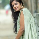 Suveta Shrimpton Instagram - All I need is peace ☮️ 📷 @bhavaga_photography #photoshoot #photooftheday #saree #instsgram #instagood #nomakeuplook #casualstyle #photooftheday #suveta #suvetashrimpton #suveta #suvetashrimpton