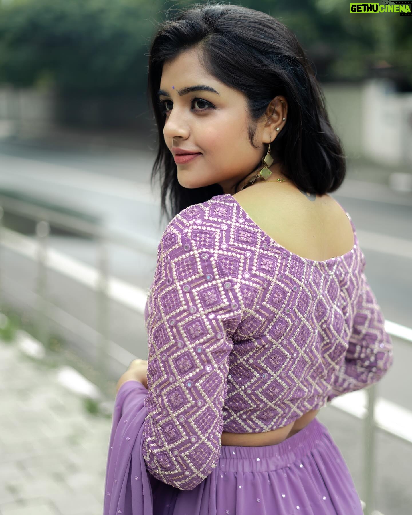 Suveta Shrimpton Instagram - Optimism is a happiness magnet 🧲 👗 @veztue 📷 @jascaptures_ . #photoshoot #photooftheday #brandshoot #instsgram #instagood #nomakeuplook #casualstyle #photooftheday #suveta #suvetashrimpton #suveta #suvetashrimpton