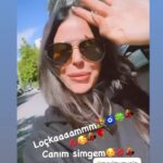 Suzan Kardeş Instagram – İlk festivalimde sen de hayalimdin SİMGEEE🥰 ve beraberiz 🤲biliyorum çooook güzel olacak loçkam🥰🍀🎋☘️🌴💖💋💐❤️💐🥰 çok eğleneceğiz çok @simgesagin @maximumuniq @bkmonline @unesco @undpturkiye @un_turkiye @unitednationsturkey @biletix @biletino @biletinial @bubilet @passo @suzaninhidirellezfestivali #bereket #şenlik #festival #suzaninhidirellezfestivali #mutluluk #bolluk #bereket #şans #yeredeğmemişsu #ritüeller #kirmiziyumurta #isirganotu #sağlıkbilekliği #kirmizikese #toprak #gülağaci #müzik #eğlence #dans