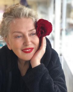 Suzan Kardeş Instagram - Böyle de beklerim BAHAR’ı neler neler yapacağız diye düşüp dururum keyiflenirim tabi ki 💐insanları birkaç saat mutlu etmek çok güzel bir duygu 💐haydi dostlar görüşmek dileğiyle💐🧿🤲🌺🌹@suzaninhidirellezbahcesi bu sene 6 mayıs @ritaciftlik te #hıdırellez #bahar #bereket #mutluluk #sağlık #music #restaurant #çiflik