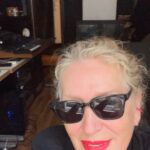 Suzan Kardeş Instagram - Stüdyoda eksikler tamamalanıyor🧿 @gitariststudyolari @oymakatakan çalış suzan çalış boş durmak yok hatta hiç durmak yok🍀🧿🥰 #music #performance #dance #eğlence @bilge.karga