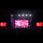 Suzan Kardeş Instagram – Binlerce şükür🤲🧿🍀🙏🏼 bize bu final yakışırdı ne mutlu bize🥰gelen her misafirimize binlerce teşekkürler🌹hepinize tek tek sarılmışım gibi farzedin olur mu?🥰benim hayalime eşlik ettiniz, sizin de bütün hayalleriniz olsun inşallah🤲 @suzaninhidirellezfestivali yine 33 yıldır devam ettiği gibi seneye yine buluşacağız daha da büyük coşkuyla, sağlıkla,sevgiyle,barışla,mutlulukla,müzikle, dansla,hayallerimize koşacağız👏biraz rahatsızlanmıştım o yüzden teşekkürlerimi iletememiştim ama bu haftam teşekkürlerle geçecek. sahneme gelen dostlarımla olan videoları paylaşacağım gelemiyen misafirlerle o geceyi tekrar yaşayacağız💐 iyi ki iyi ki iyi ki varsınız. Hep mutlu olun 🥰🤲🧿💐🍀🙏🏼🌹👏💃 @bkmonline @maximumuniq @yagmurakpinarr @mmuratgursoy @un_turkiye @unitednationsturkey @unescoturkiye @unesco @ozunalgulcin @akkaya.sercan @dilaykant @tanjubabacan @razakiletisimenajerlik @cumhuraygun @canancelikci @melekdemi @nurikarakosee @silvestarlolov @starastechnical @atmaturkiye @kafkasbal @lifkadesign @iyibiritr @yusufeminii #seyfi #yasemin #seda #ibrahim #murat