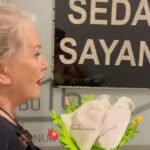 Suzan Kardeş Instagram – Dostlarla HIDIRELLEZ gezmeleri devam(8) SEDA SAYAN 🥰🧿💐💃🍀🌺 @sedasayan odasına o gelmeden gizlice girdim ( pek düzenli kıskandım biraz) SEDA’cığım ömrün hep bereketli şanslı sağlıklı aşk dolu bolluk içinde geçsin🤲🥰🧿 fırsat bulursan işin yoksa kaç geeeelll💃 @suzaninhidirellezfestivali @maximumuniq @bkmonline @unescoturkiye @unitednationsturkey @un_turkiye @unesco #bahar #kutlama #bolluk #bereket #sağlık #aşk #mutluluk #music #performance #dance #eğlence #gece #türkiye #makedonia #istanbul #hıdırellez