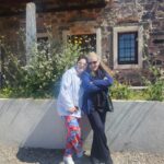 Suzan Kardeş Instagram - 3 ay aradan sonra en sistromla buluştuk nihayet🧿🥰🍀💐🌹💋💃 @nerimankardes #gümüşlük #kızkardeş #aile #aşk #bayram