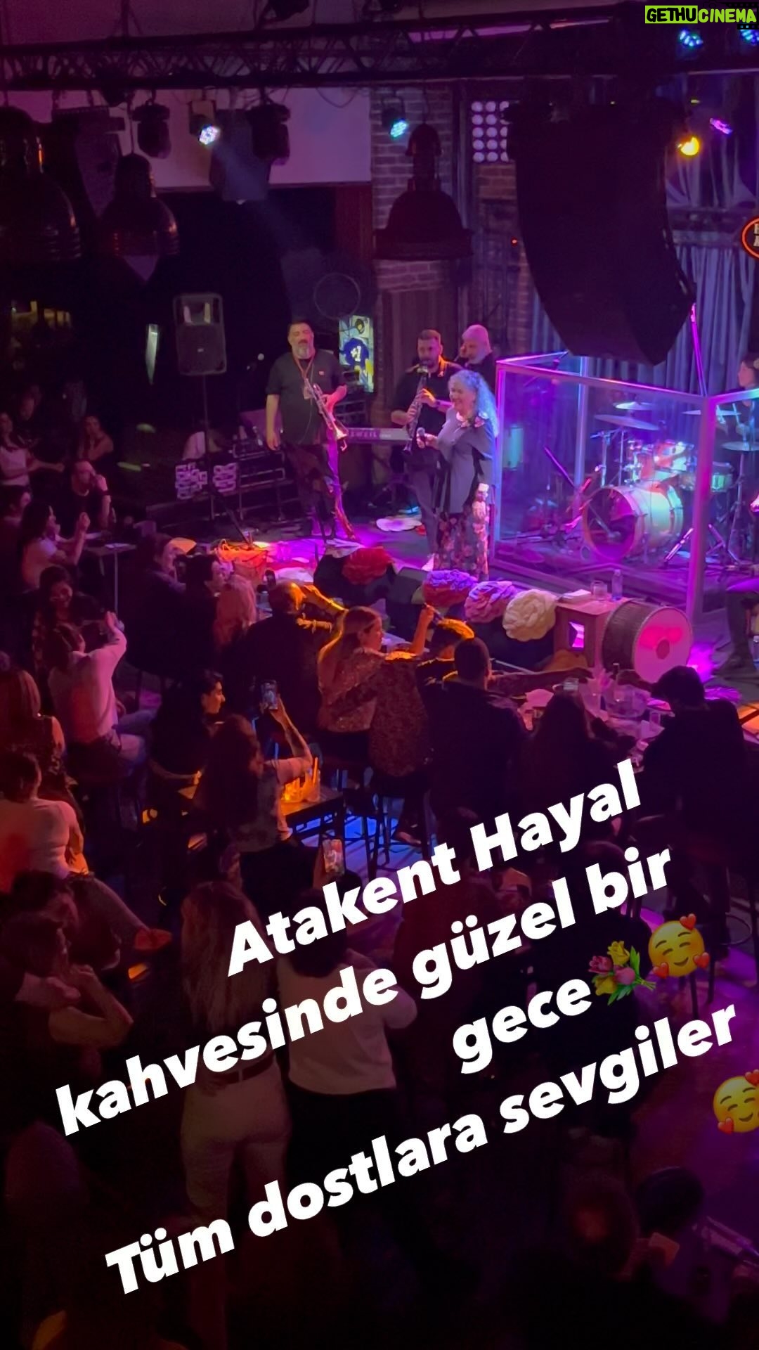 Suzan Kardeş Instagram - @hayalkahvesiatakent 🥰 müzisyen arkadaşlarıma teşekkürler👏👏👏💃🕺