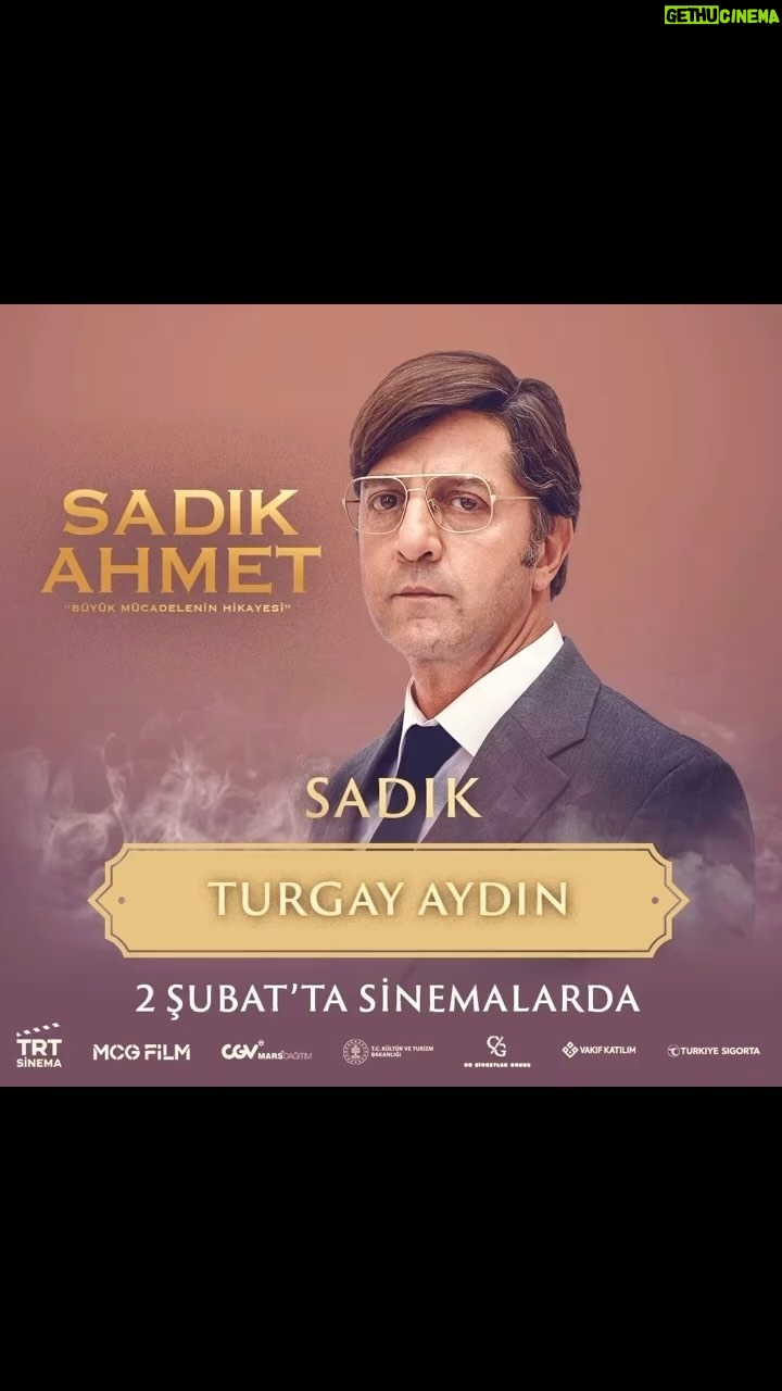 Suzan Kardeş Instagram - Gerçek ve trajedik bir hayat hikayesi SADIK 2şubat tüm sinemalarda🎬 @sadikahmetfilmi bir rumelili olarak bu kadroda ve bu hikayede var olduğum için gurur duyuyorum💐 @mcgfilmofficial @trtsinema @trt1 @hakanyonat