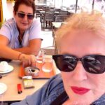 Suzan Kardeş Instagram - Sistroooommm 🩷❤️💖 1 yıl çabuk geçer git gellll❤️ @nerimankardes #bodrum #ingiltere #london #londra #uk @bilge.karga