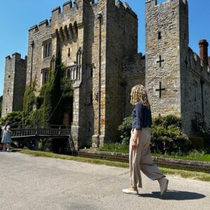 Suzannah Lipscomb Instagram - Hot off the press!

To learn all about the discovery of Cromwell’s Book of Hours by @hever_castle’s curators Alison Palmer, @drowenemmerson and @kateemccaffreyhistorian, watch my brand new documentary — exclusively on @HistoryHit. 

Only @historyhit can turn a documentary around in a week!

Also features cameos from @drjoannepaul, @sarah.gristwood, @tracy.borman , @estelleprnq and @linda.porter7 

And here are the crack team behind the camera: @bill.locke.58 and @owainpennington 

Go to HistoryHit dot com to view it (free trial or 50% off your first three months with the code word TUDORS).