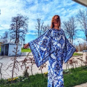 Suzanne Bernert Instagram - Windy,blue day perfect with the matching dress 👗 from the print to the fit I adore this dress... Best for travel as it doesn't wrinkle easily! What is super important for me is when I attend events many times there is no time to send an outfit for ironing. The Kaftan is soft and cool on the skin. Greek look #greekinspired
.
.
.
#kaftan #bluekaftan #dressstyler #collabedits #bluedress💙 #suzannebernert #isnyimallgäu #fabover50 #noironing #travelinstyle #QueenHelena #rajasthanistyle