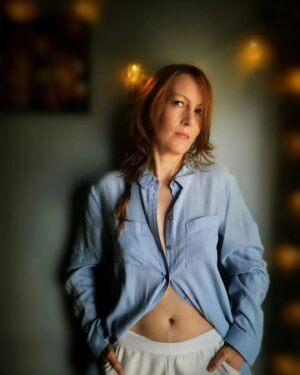 Suzanne Bernert Instagram - Dreamy Sunday 💟 🫰
.
.
.
#dreamysunday #sundayvibes💕 #weekendvibes #bellybutton #suzannebernert #kawaii #fabover40