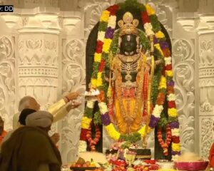 Suzanne Bernert Instagram - जय श्री राम 🙏 chants of Ram & Sita 🙏 just imagine in every nook and corner of Bharat and even in places abroad...what kind of spiritual energy is rising... Hopefully, wrapping our planet in much needed positivity and blessed vibes 🚩🛕
#RamMandirPranPratishta
Credit Screenshots @news18hindi @doordarshannews
.
.
.
#ramaayenge
#ayodhyarammandir🚩
#AyodhyaRamMandir #narendramodi #bharat