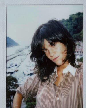 Suzanne Lindon Instagram - cartes postales d’Espagne - te quiero San Sebastián 💌 @sansebastianfes