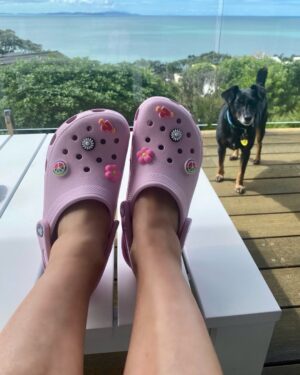 Suzanne Paul Instagram - There’s a first time for everything! Never thought I’d buy a pair, but they’re perfect for the beach! ☀️🤣