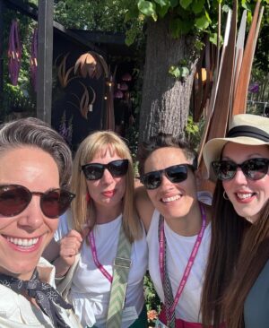 Suzi Ruffell Instagram - 🌺 ❤️