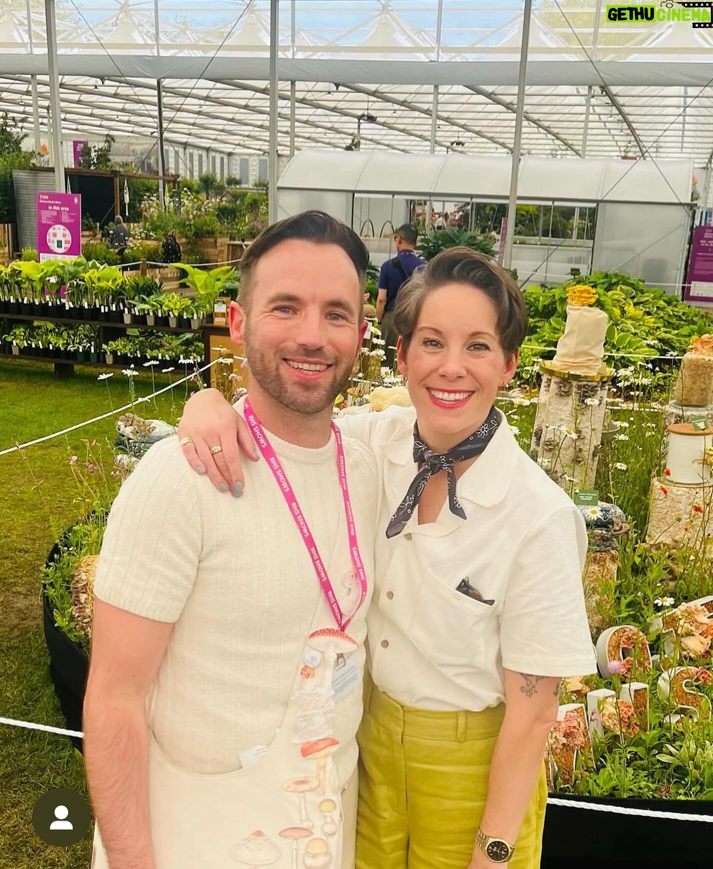 Suzi Ruffell - 5.6K Likes - 🌺 ❤️
