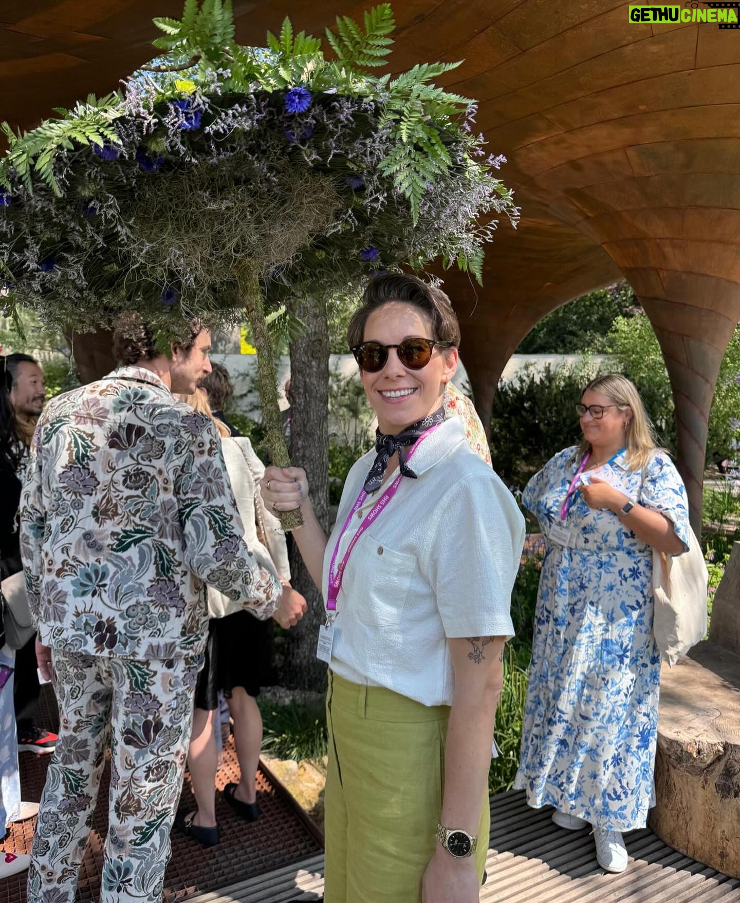 Suzi Ruffell - 5.6K Likes - 🌺 ❤️