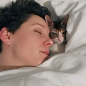 Suzi Ruffell Instagram - My wife’s phone made this video of me and our cat and called it ‘Best Friends’ which feels like a dig, that my best friend would be a cat and also a compliment, that a cat would choose a human as its best friend.

#catsofinstagram
