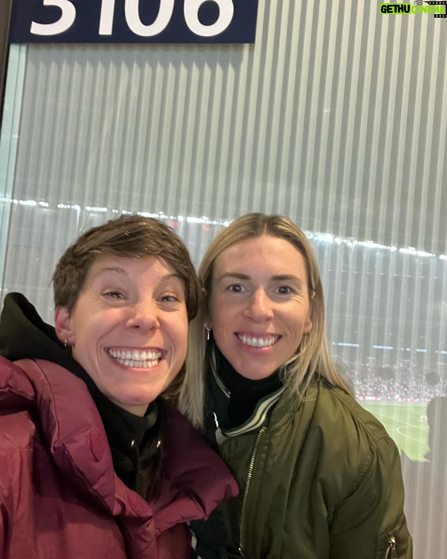 Suzi Ruffell - 4K Likes - An incredible night at Wembley.
And wonderful to meet so many @bigkickenergypod fans at the match. Thanks to the fans association for inviting us along pre game.
❤️ @lionesses