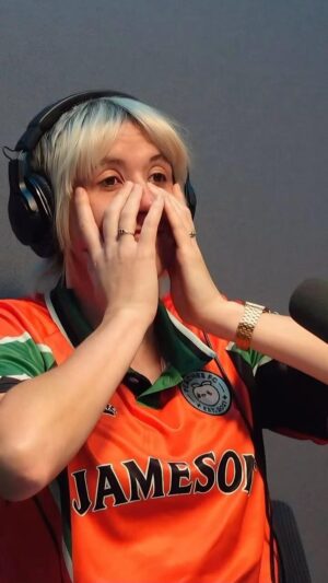 Suzi Ruffell Instagram - Feel good Sunday #ivegotsomethinginmyeye #womensfootball