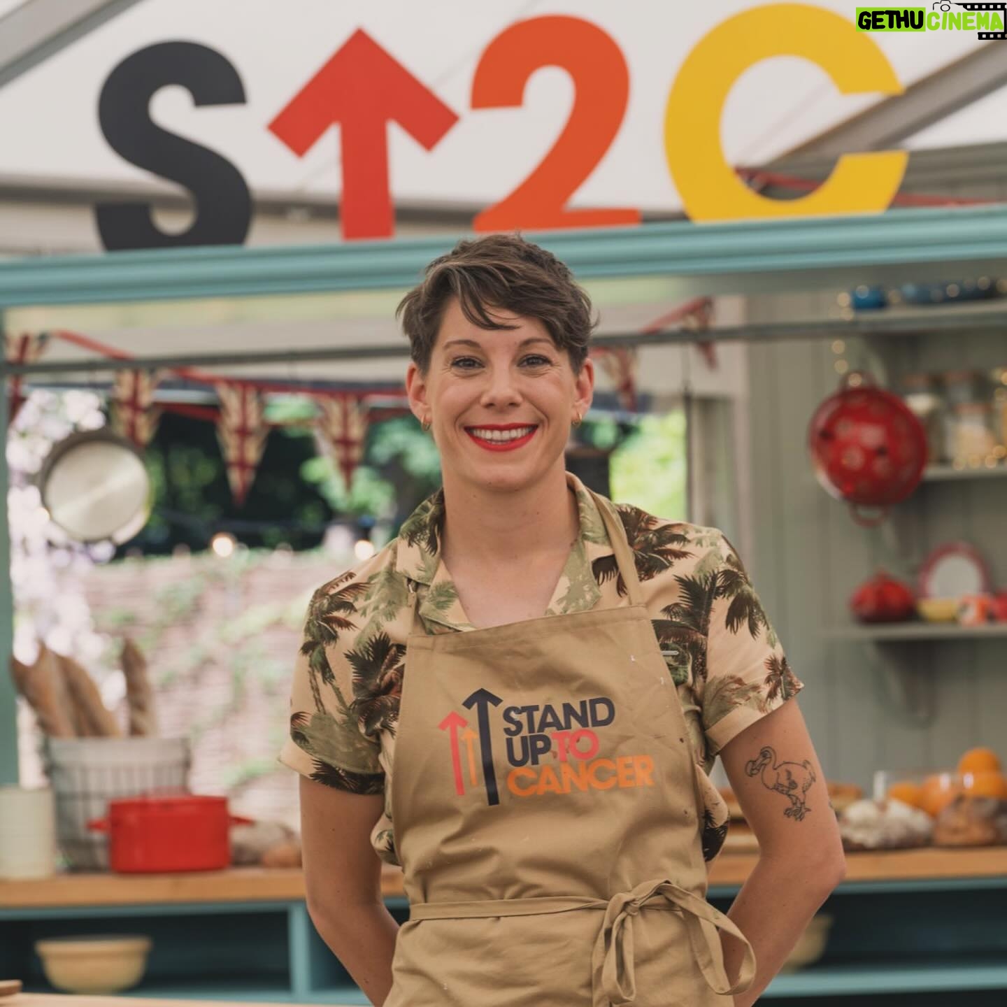 Suzi Ruffell - 6K Likes - Absolutely loved being part of Celebrity Bake Off for Stand Up to Cancer.
Also big lol to my little head poking out in the group shot.
@channel4 @su2cuk @britishbakeoff