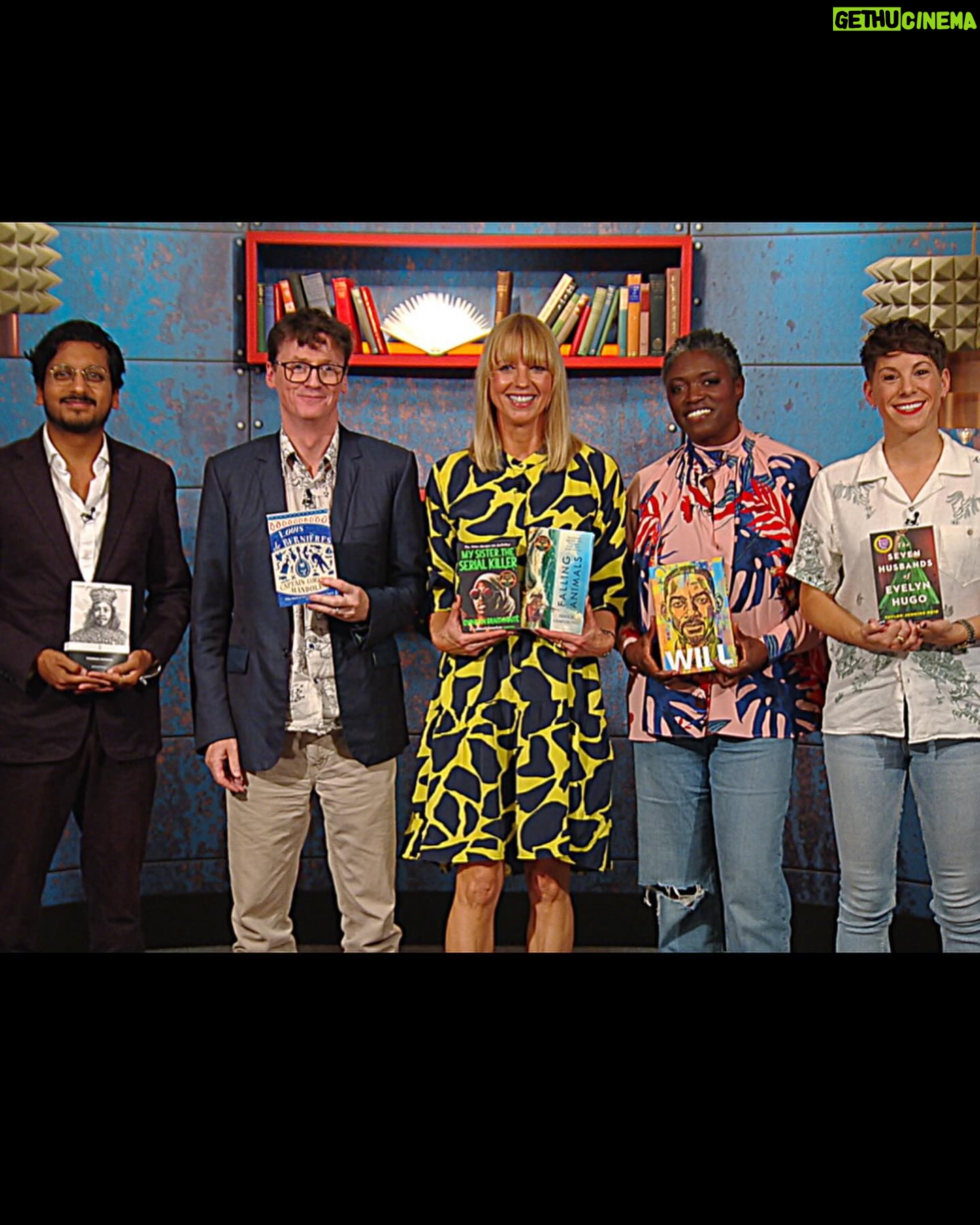Suzi Ruffell - 2.3K Likes - Tonight BBC2 at 7pm catch me on the excellent TV book club Between The Covers hosted my the marvellous @djsaracox
I chatted about one of my favourite books of year The Seven Husbands of Evelyn Hugo by @tjenkinsreid
👰♀️ 🧍♂️ 🧍♂️ 🧍♂️ 🧍♂️ 🧍♂️ 🧍♂️ 🧍♂️ 👩❤️👩