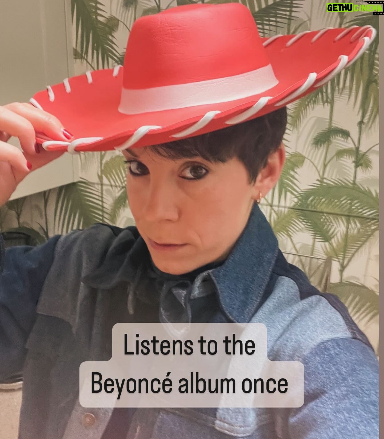 Suzi Ruffell - 1.8K Likes - Best album of the decade? Probably.
Yes thatās Jessie from Toy Storyās hat.