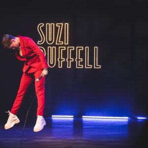 Suzi Ruffell Instagram - Never let it be said that I won’t commit my whole body to a joke. 
The final pic is the best back stage gang you could dream of. 
Thank you to @eamonruskins for the excellent 📸