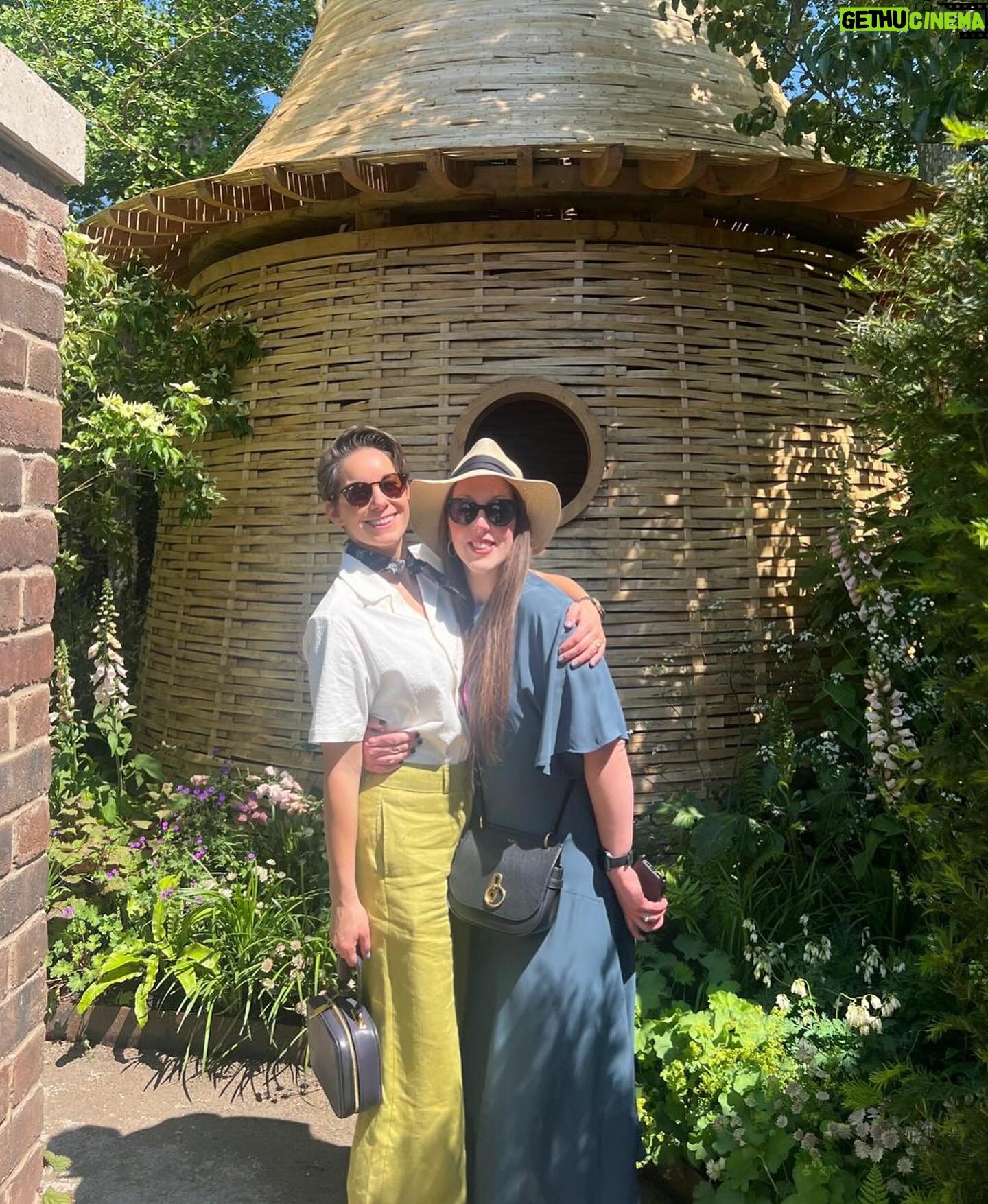 Suzi Ruffell - 5.6K Likes - 🌺 ❤️
