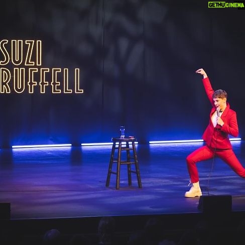 Suzi Ruffell - 2.7K Likes - Never let it be said that I won’t commit my whole body to a joke.
The final pic is the best back stage gang you could dream of.
Thank you to @eamonruskins for the excellent 📸
