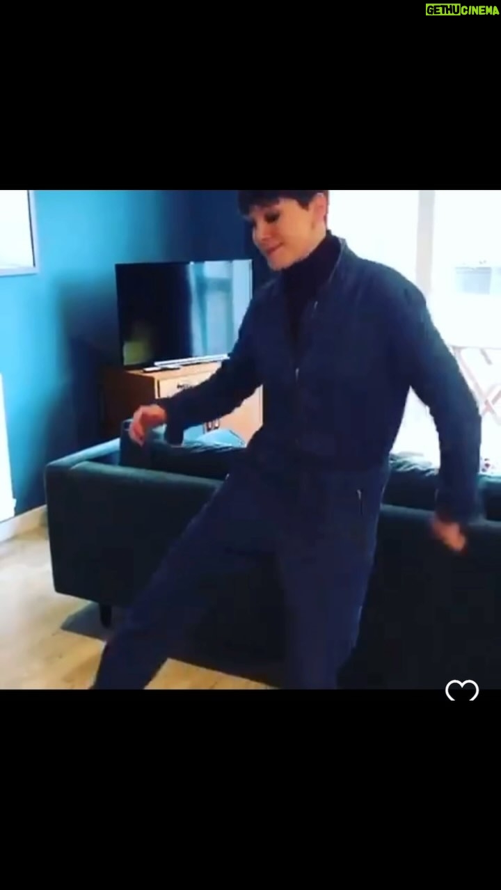 Suzi Ruffell - 2.7K Likes - Hah! I just found this video of Alice and I sharing a works space (our flat) in 2020. Honestly she has the patience of a saint.